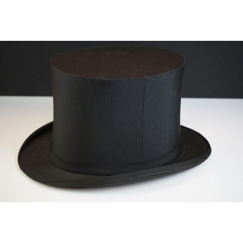 134 - Late 19th / Early 20th Century Locke & Co, London collapsible top hat in original box, internal meas... 