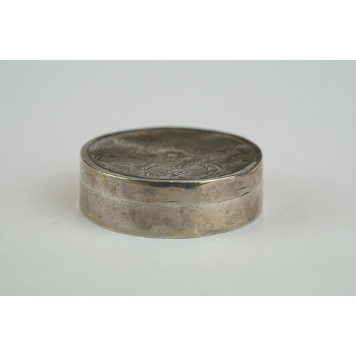 209 - Silver unmarked pill box/ spice box, engraved floral and foliate decoration, diameter approx 3cm

Pr... 