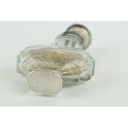 237 - Late 17th/ early 18th century glass and white metal scent bottle, bottle form, the hinged lid with s... 