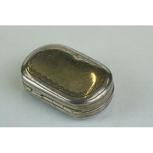 254 - George III silver vinaigrette, engraved stylised rosebud design to the hinged lid and zig-zag design... 