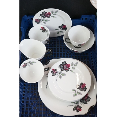 81 - Royal Doulton ' Sovereign ' pattern dinner ware, pattern no. H4973, to include 6 dinner plates, 6 de... 