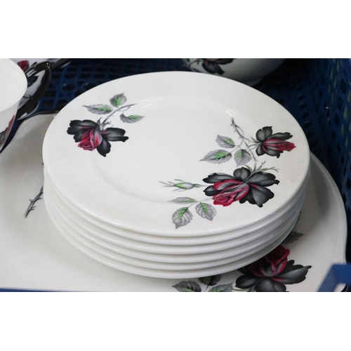 81 - Royal Doulton ' Sovereign ' pattern dinner ware, pattern no. H4973, to include 6 dinner plates, 6 de... 