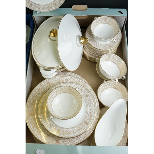 81 - Royal Doulton ' Sovereign ' pattern dinner ware, pattern no. H4973, to include 6 dinner plates, 6 de... 