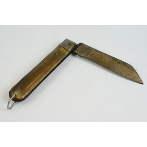 158 - A two blade pen knife by Joseph Rogers & Son, 6 Norfolk Street, Sheffield, in a hardwood case, 9cm, ... 