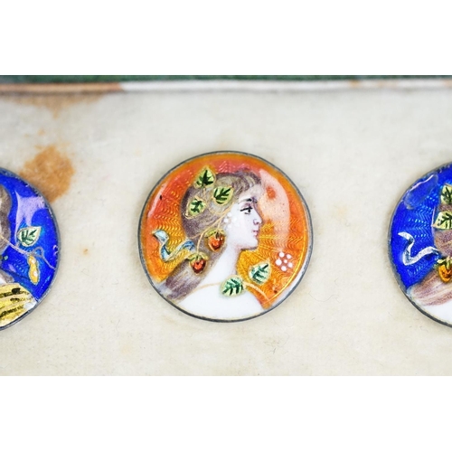 173 - A set of four Art Nouveau / Pre-Raphelite enamel buttons hand decorated with female portraits, compl... 