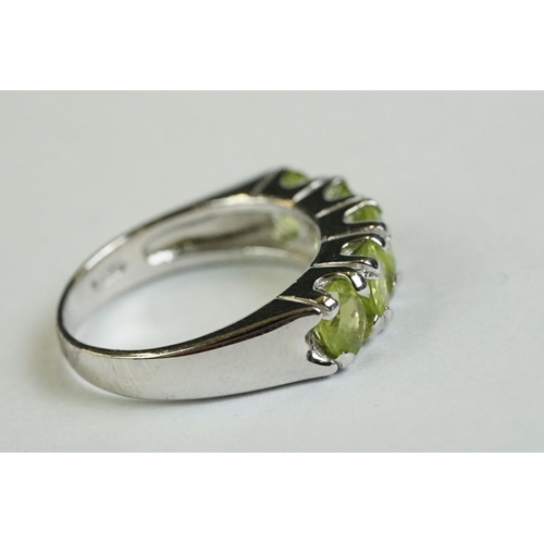 174 - A silver and five stone peridot ring