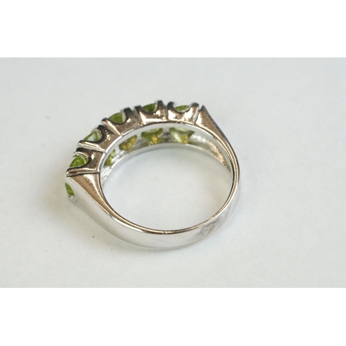 174 - A silver and five stone peridot ring