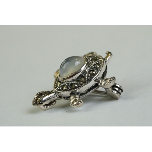 178 - A silver moonstone tortoise brooch-pendant