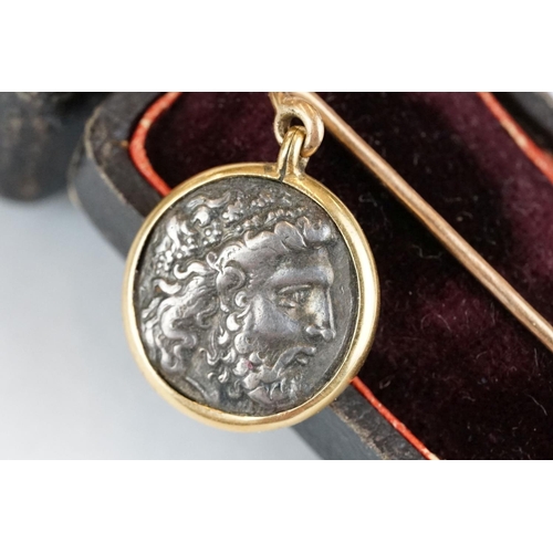 269 - Rose and yellow metal tie pin, with pendant head containing a copy of a Greek coin, rubover set, cas... 