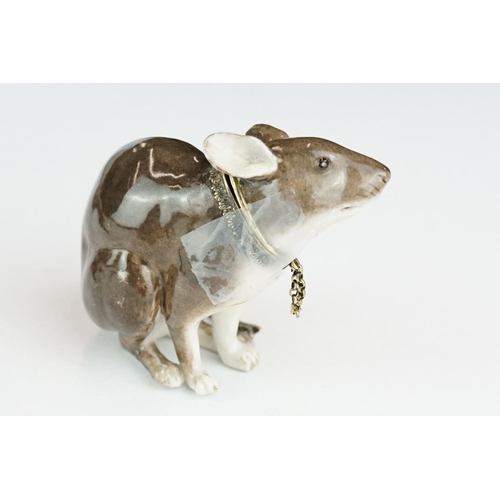 280 - Charles Gouyn style 18th century porcelain scent bottle modelled as a rat, the head and body joined ... 