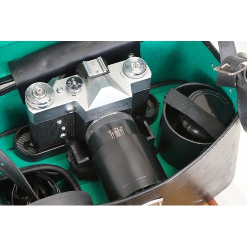 480 - Collection of cameras and photographic equipment, to include a Canon T50 film camera with lenses in ... 