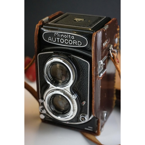 397 - A collection of mainly mid 20th century twin lens reflex cameras to include Rollei examples.