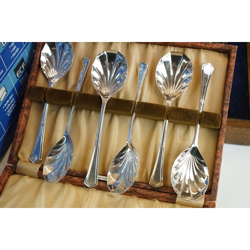 400 - A mixed collection of silver plate to include cutlery, jugs, cruet, napkin rings....etc..