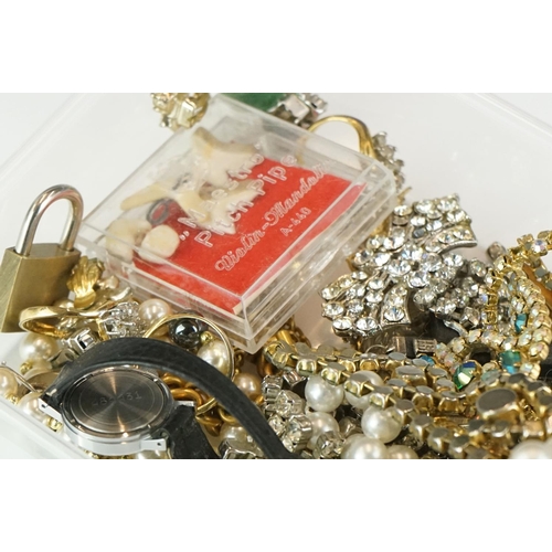 404 - Collectables including rings, badges, vintage jewellery, ladies watch etc