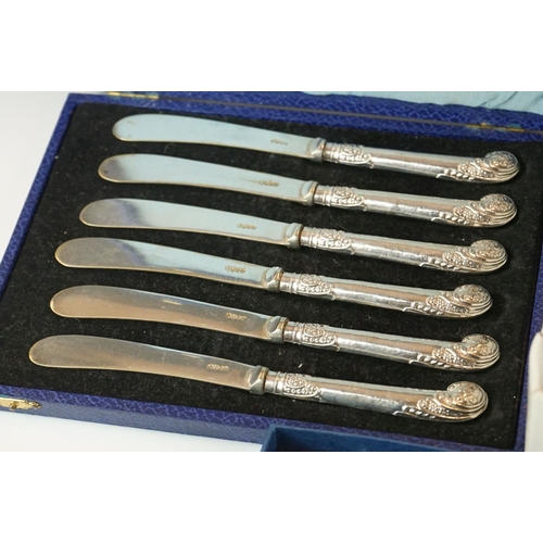 409 - A small collection of mainly fully hallmarked sterling silver items to include a cased butter knife ... 