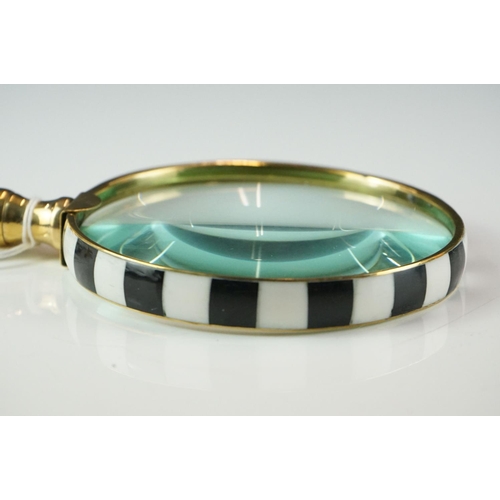 431 - A large hand-held magnifying glass with checkerboards handle