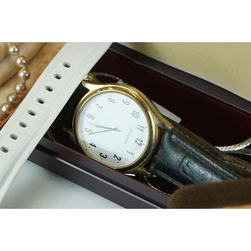 433 - A collection of contemporary and vintage ladies and gents wristwatches together with a small quantit... 