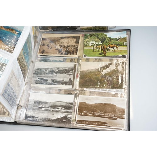 442 - Collection of postcards contained within two albums, spanning the 20th Century, mainly depicting bui... 