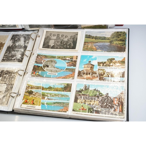 442 - Collection of postcards contained within two albums, spanning the 20th Century, mainly depicting bui... 