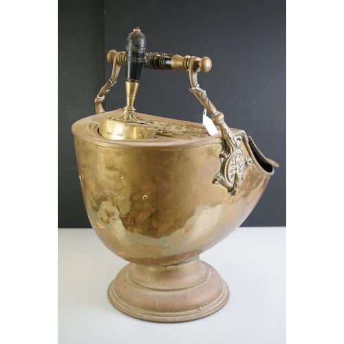 456 - Fine Quality 19th Century Brass Coal Scuttle embossed with Neo-classical style decoration and having... 