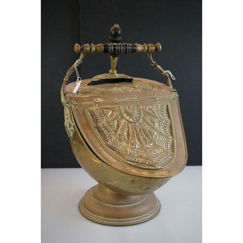 456 - Fine Quality 19th Century Brass Coal Scuttle embossed with Neo-classical style decoration and having... 