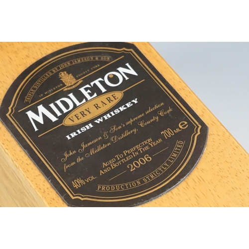 463A - Midleton 'Very Rare' John Jameson & Son 2006 Irish Whiskey 700ml 40% Vol, in original wooden present... 