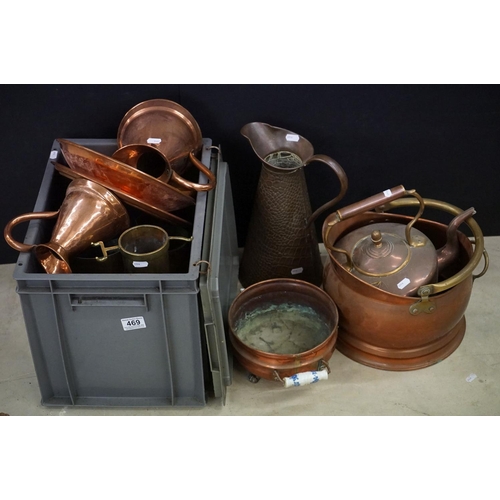 469 - Collection of mixed copper and brassware, to include a copper kettle, copper coal scuttle, large cop... 