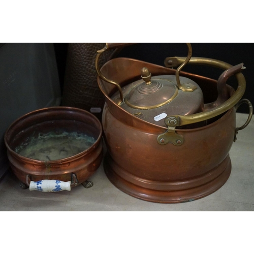 469 - Collection of mixed copper and brassware, to include a copper kettle, copper coal scuttle, large cop... 