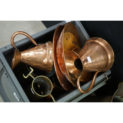 469 - Collection of mixed copper and brassware, to include a copper kettle, copper coal scuttle, large cop... 