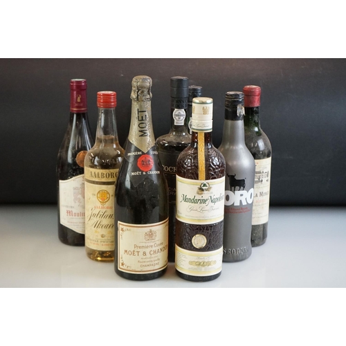 471 - Wine: Ch. La Monge 1969 1B, Moet & Chandon Champagne 1B, Port 2B, Toro Brandy 1B and other liqueurs ... 