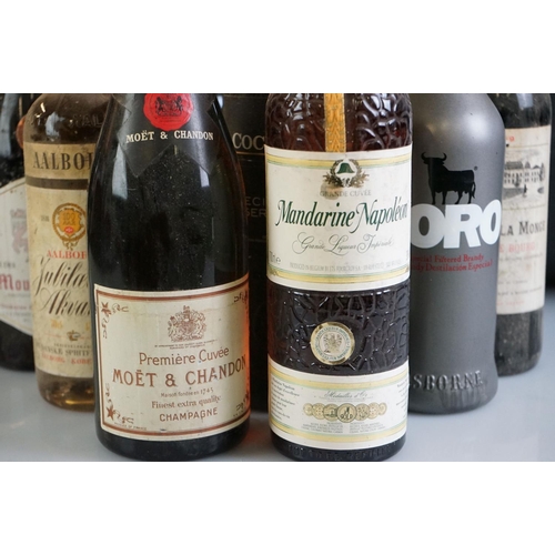 471 - Wine: Ch. La Monge 1969 1B, Moet & Chandon Champagne 1B, Port 2B, Toro Brandy 1B and other liqueurs ... 