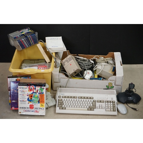 505 - Retro Gaming - Commodore Amiga A1200 with power supply, together with 3 Commodore manuals, spare Com... 