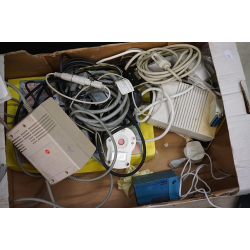 505 - Retro Gaming - Commodore Amiga A1200 with power supply, together with 3 Commodore manuals, spare Com... 