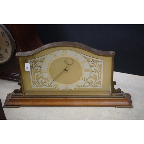 506 - Collection of 15 clocks, mostly wooden cased mantel clocks, to include a mid 20th century Smiths Bak... 