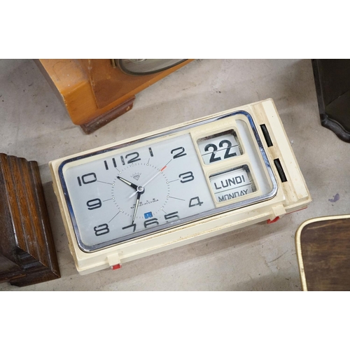 506 - Collection of 15 clocks, mostly wooden cased mantel clocks, to include a mid 20th century Smiths Bak... 