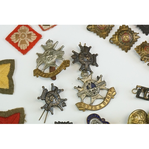 12 - A Small Collection Of British Militaria Relating To The Notts & Derby Regiment To Include Cap Badges... 