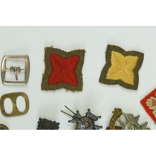 12 - A Small Collection Of British Militaria Relating To The Notts & Derby Regiment To Include Cap Badges... 