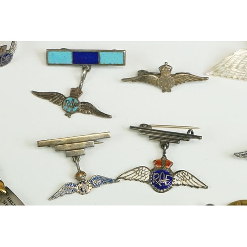 15 - A Collection Of Royal Air Force / RAF Sweetheart Brooches, Rings, Earrings And Pendants, To Include ... 