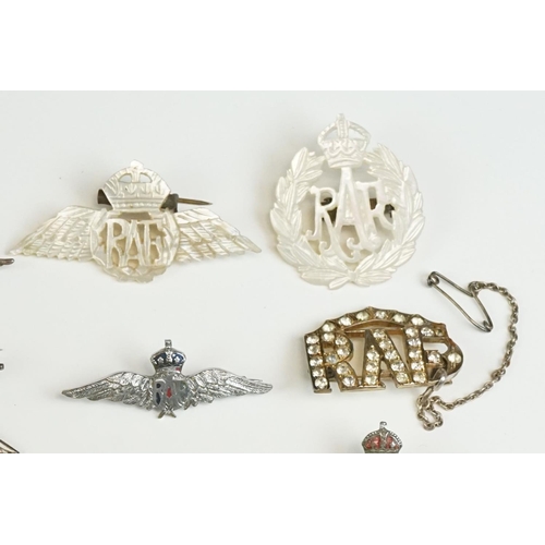 15 - A Collection Of Royal Air Force / RAF Sweetheart Brooches, Rings, Earrings And Pendants, To Include ... 