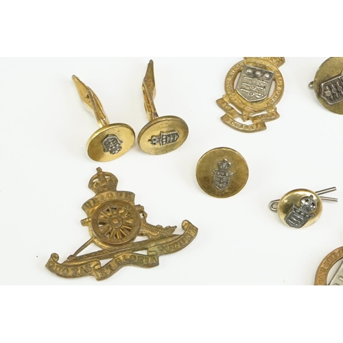 17 - A Collection Of British Royal Artillery Regiment Collectables To Include Buttons, Cap Badges, Cuffli... 