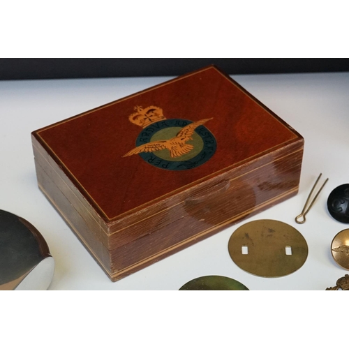 24 - A Collection Of Mixed Royal Air Force Collectables To Include A Wooden Cigarette Box, Cap Badges, Po... 