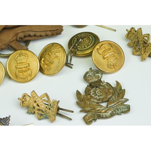 41 - A Small Group Of British Militaria To Include Regimental Cap Badges And Buttons Together With A Roya... 