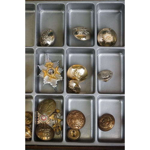 108 - A Small Collection Of Mixed Militaria To Include Buttons, Badges, Ration Book, Cloth Badges and Iner... 