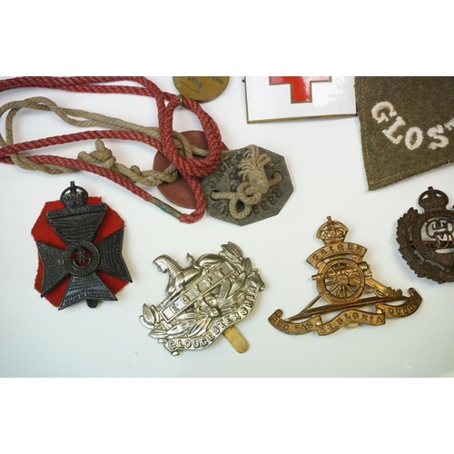 122 - A Collection Of British Military Collectables To Include Cap Badges, Regimental Buttons, Dog Tags An... 