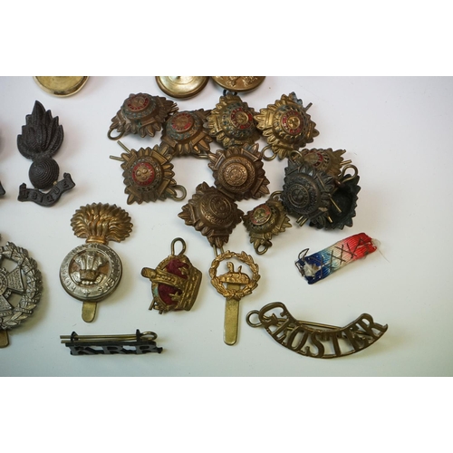 122 - A Collection Of British Military Collectables To Include Cap Badges, Regimental Buttons, Dog Tags An... 