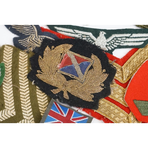 148 - A Collection Of Military Cloth Badges To Include Trade Badges, Stripes...etc.. Contained Within A Mi... 