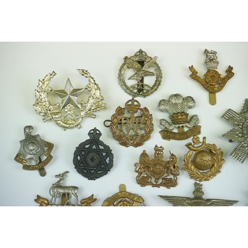 153 - A Collection Of Approx Thirty Military Cap Badges To Include The Army Cyclist Corps, The Bedfordshir... 