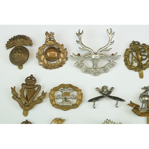 176 - A Collection Of Approx Thirty British Military Cap Badges To Include The Royal Warwickshire Regiment... 