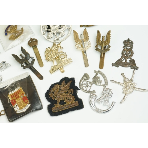 219 - A Small Collection Of Mixed Militaria To Include Cap Badges, Buttons, Collar Badges And Shoulder Tit... 