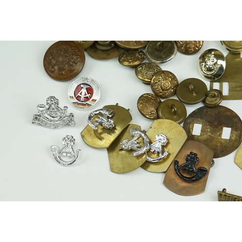 219 - A Small Collection Of Mixed Militaria To Include Cap Badges, Buttons, Collar Badges And Shoulder Tit... 